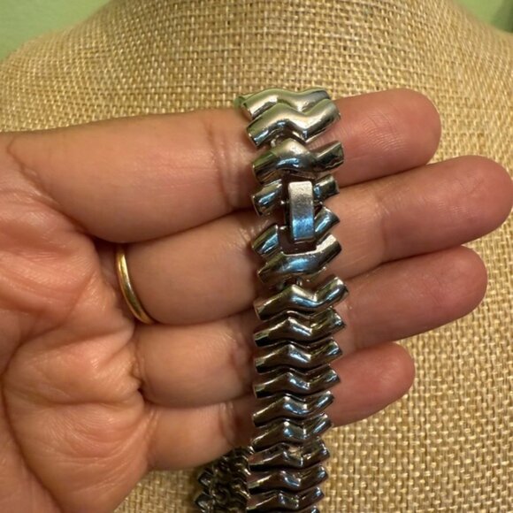 Elegant Silver Necklace - Picture 6 of 6